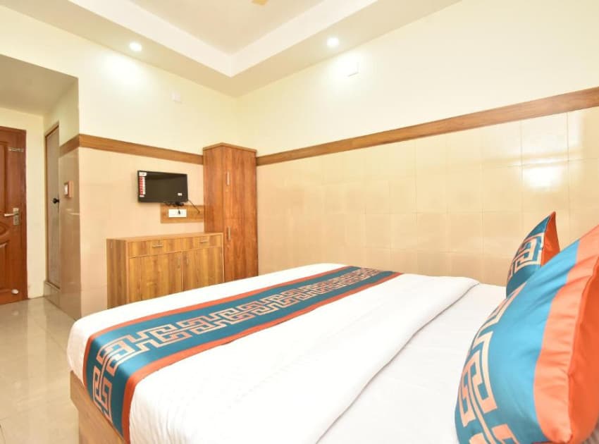 Book Standard Double Room with Fan room in Kannur