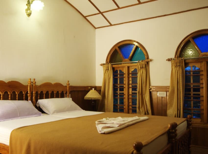 Book Lake View Deluxe Non A/C Room room in Kumarakom