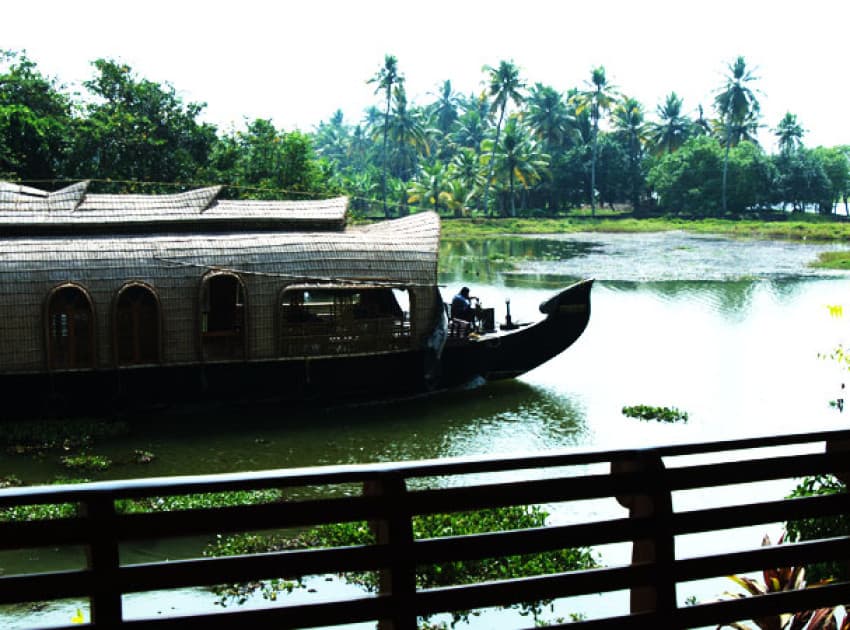 Book 2 Bed Room A/C Houseboat room in Kumarakom