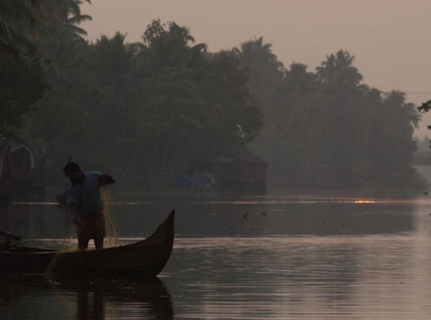 Book 3 Bed Room A/C Houseboat room in Kumarakom