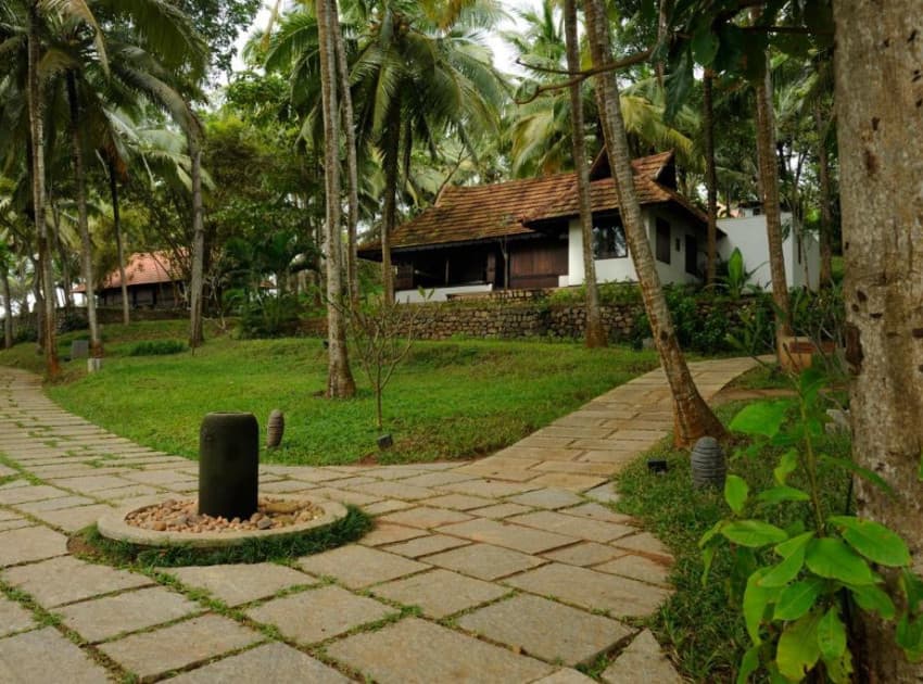 Book Banyan Tree Bungalow room in Kovalam