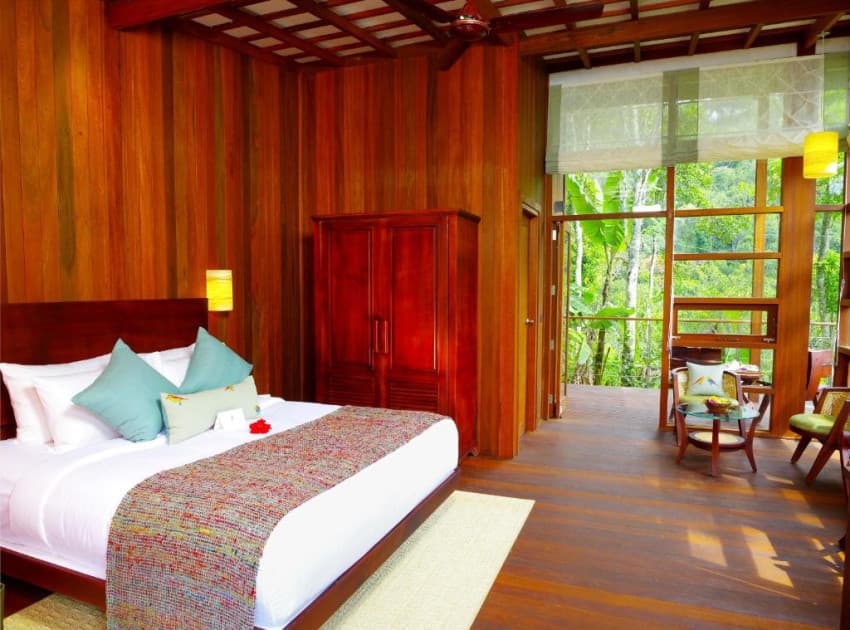 Book Mountain View Cottage room in Thekkady