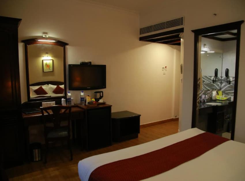 Book Deluxe Single Room room in Trivandrum