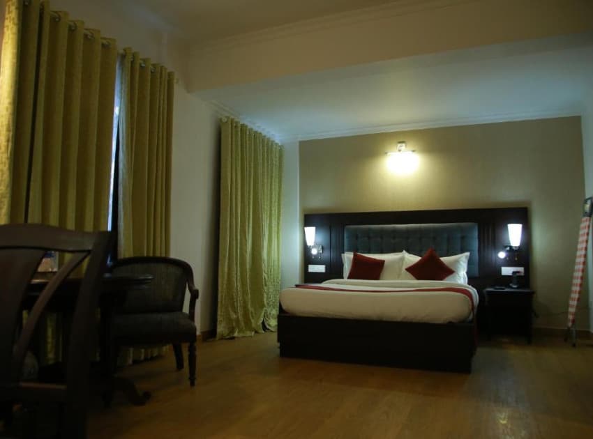 Book Deluxe Single Room room in Trivandrum