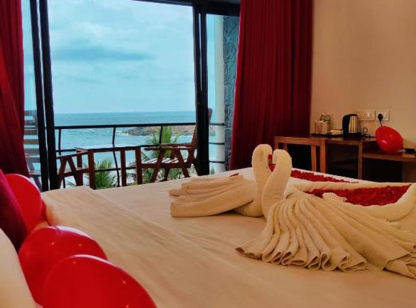 Book Deluxe Sea View room in Kovalam