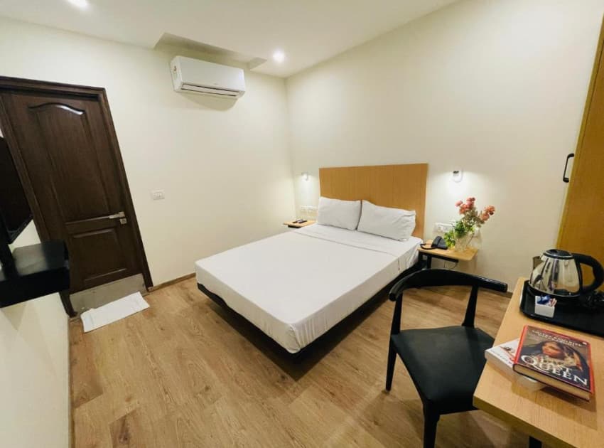 Book Deluxe Queen Room room in Bangalore