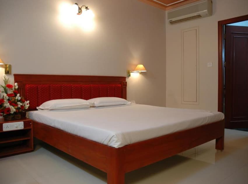 Book Executive Suite Single Room room in Thanjavur