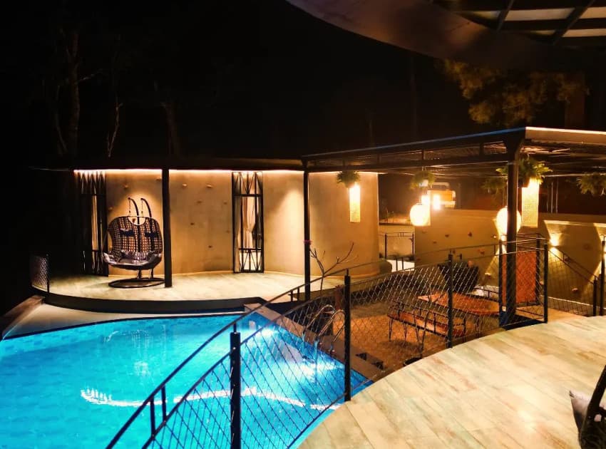 Book Woodsville Premium Balcony Room room in Neliyampathy