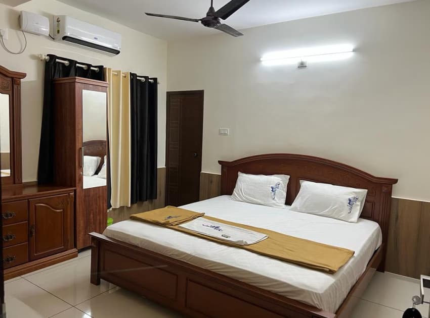 Book Double Room AC room in Guruvayur