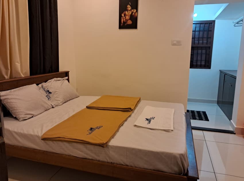 Book Executive Room AC room in Guruvayur