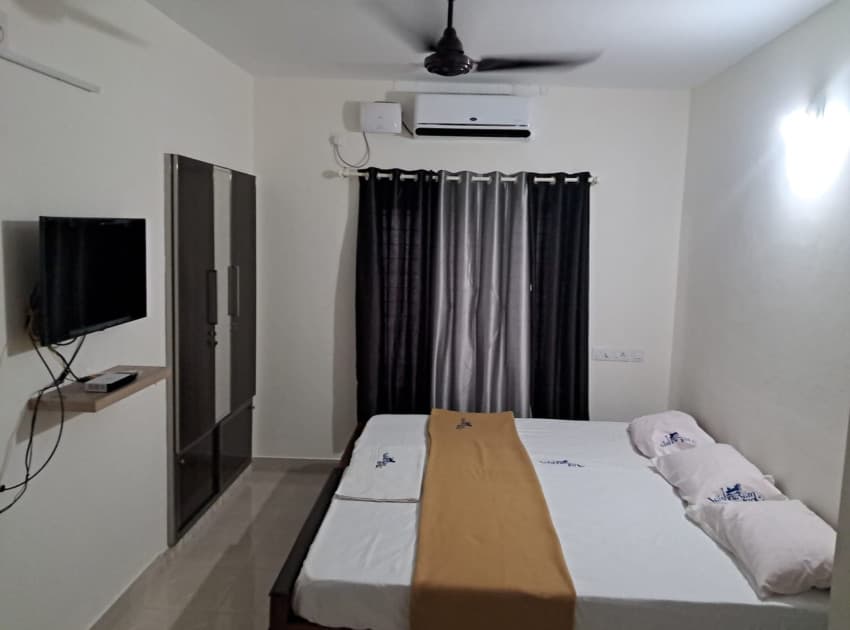 Book 3 Bed AC room in Guruvayur