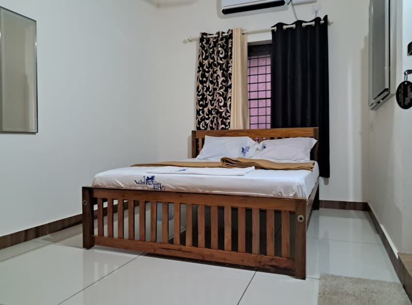 Book 3 Bed AC room in Guruvayur