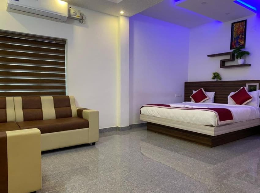 Book Standard Double Room room in Guruvayur