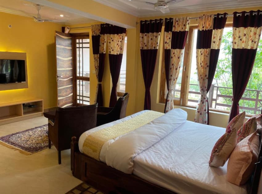 Book Executive Suite room in Nainital