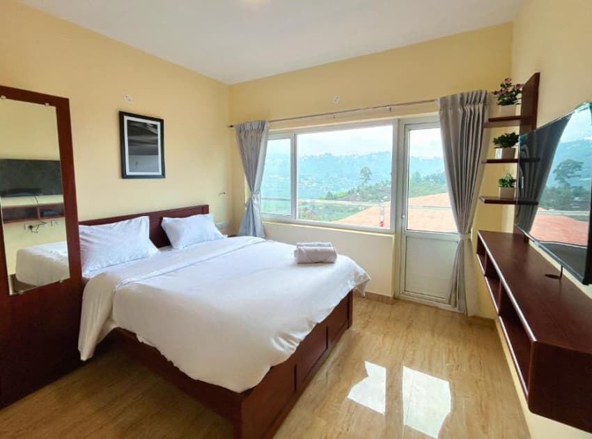 Book Queen Room with Balcony room in Kodaikanal