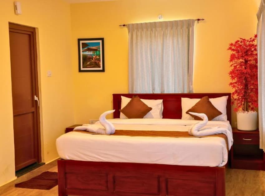 Book Suite with Balcony room in Kodaikanal