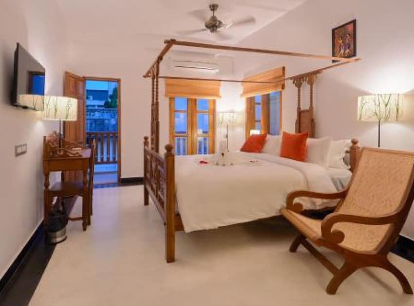 Book Deluxe Double Room with Balcony room in Pondicherry