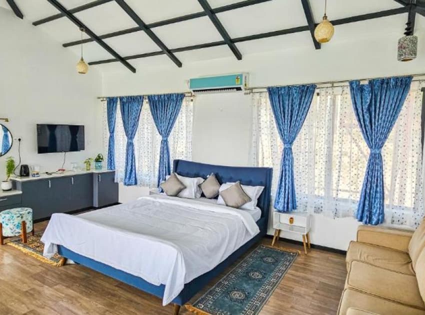 Book King Room with Mountain View room in Bangalore