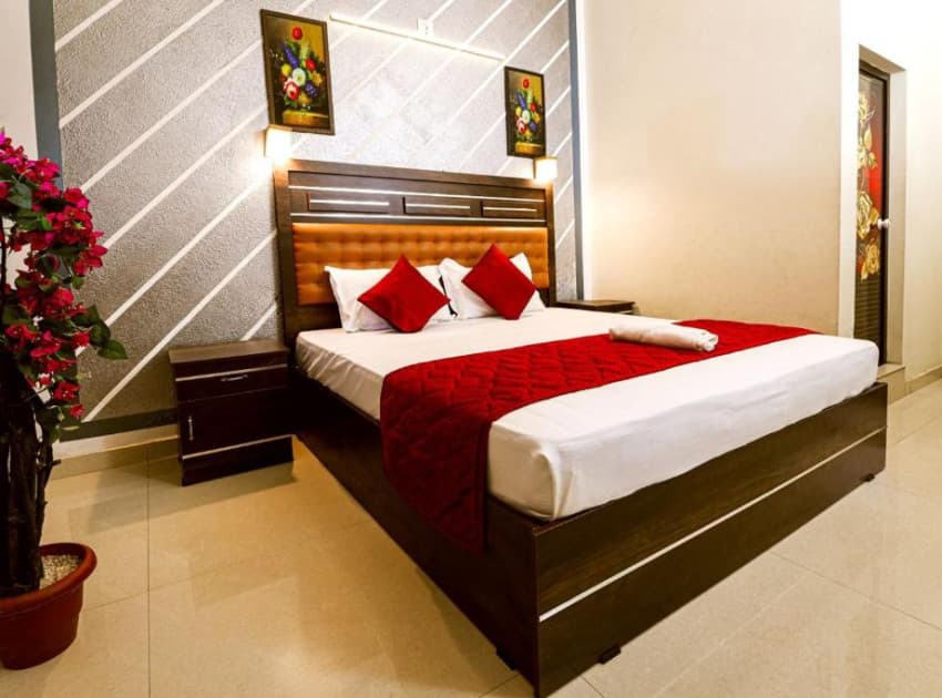 Book Deluxe Room room in Munnar
