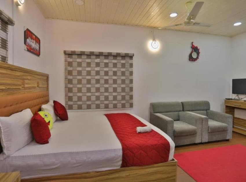 Book Deluxe Room room in Munnar