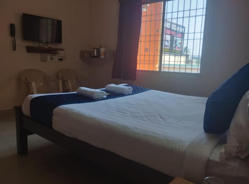 Book Deluxe Room room in Pondicherry
