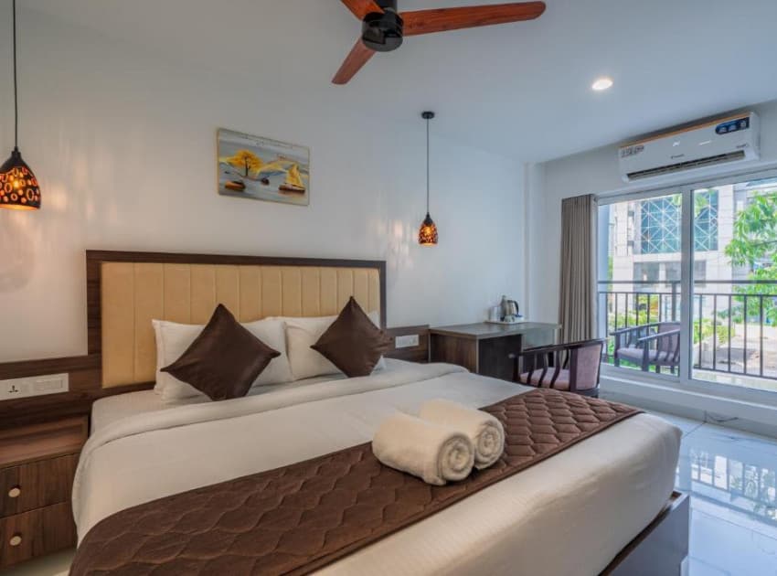 Book Deluxe Double Room with Balcony room in Cochin