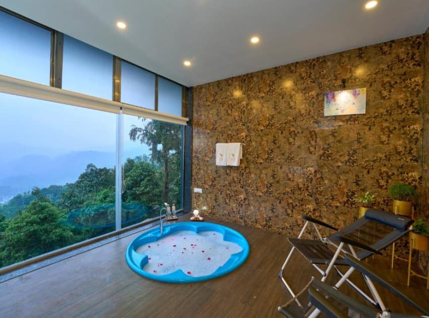 Book Valley View Jacuzzi Cottage room in Munnar