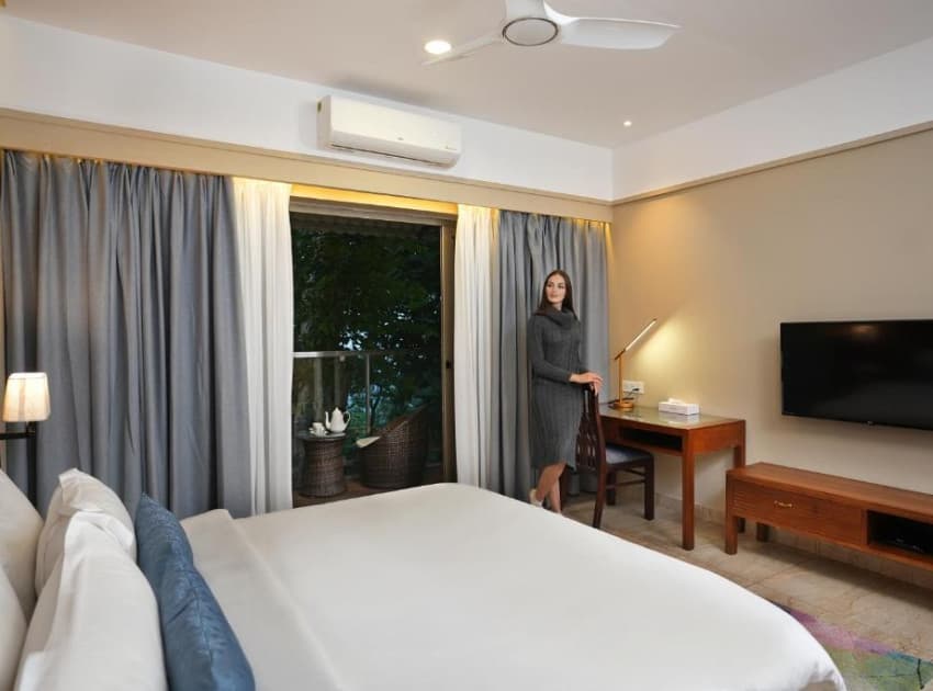 Book Jacuzzi Suite room in Munnar