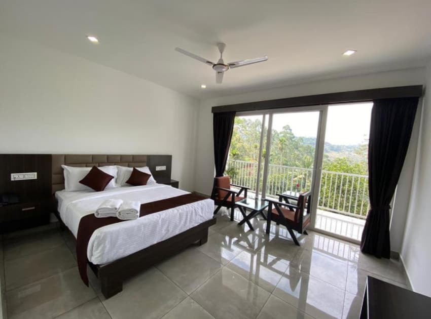 Book Double Room room in Munnar