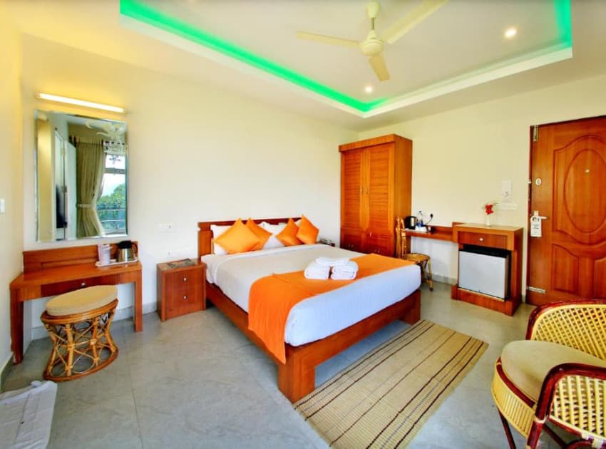 Book Grand Deluxe room in Munnar
