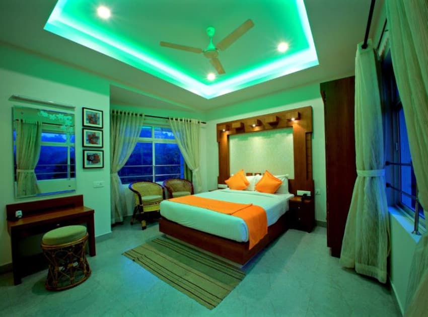 Book Grande Honeymoon Suite room in Munnar