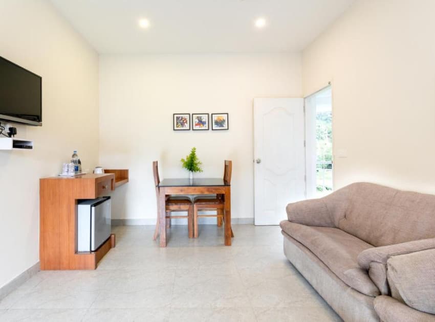 Book Grande Honeymoon Suite room in Munnar